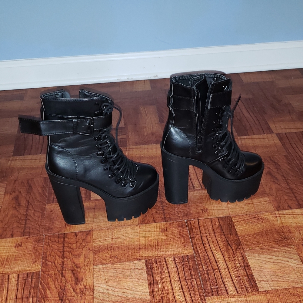 Very high heels in excellent condition